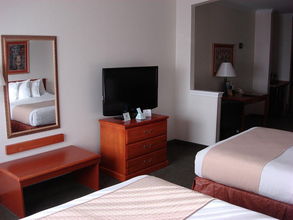 Western Club House & 3* Mineral Wells