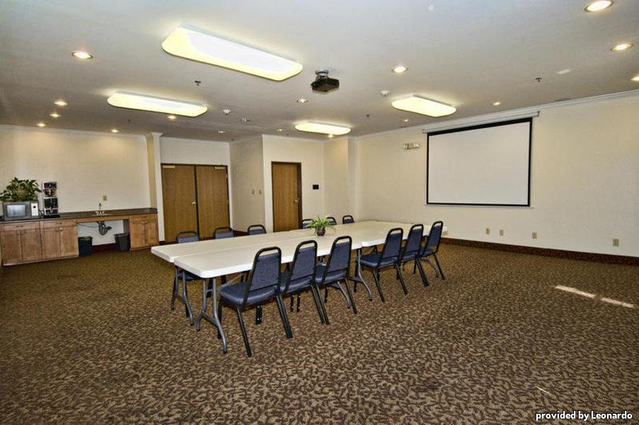 Western Club House & Hotel 3*