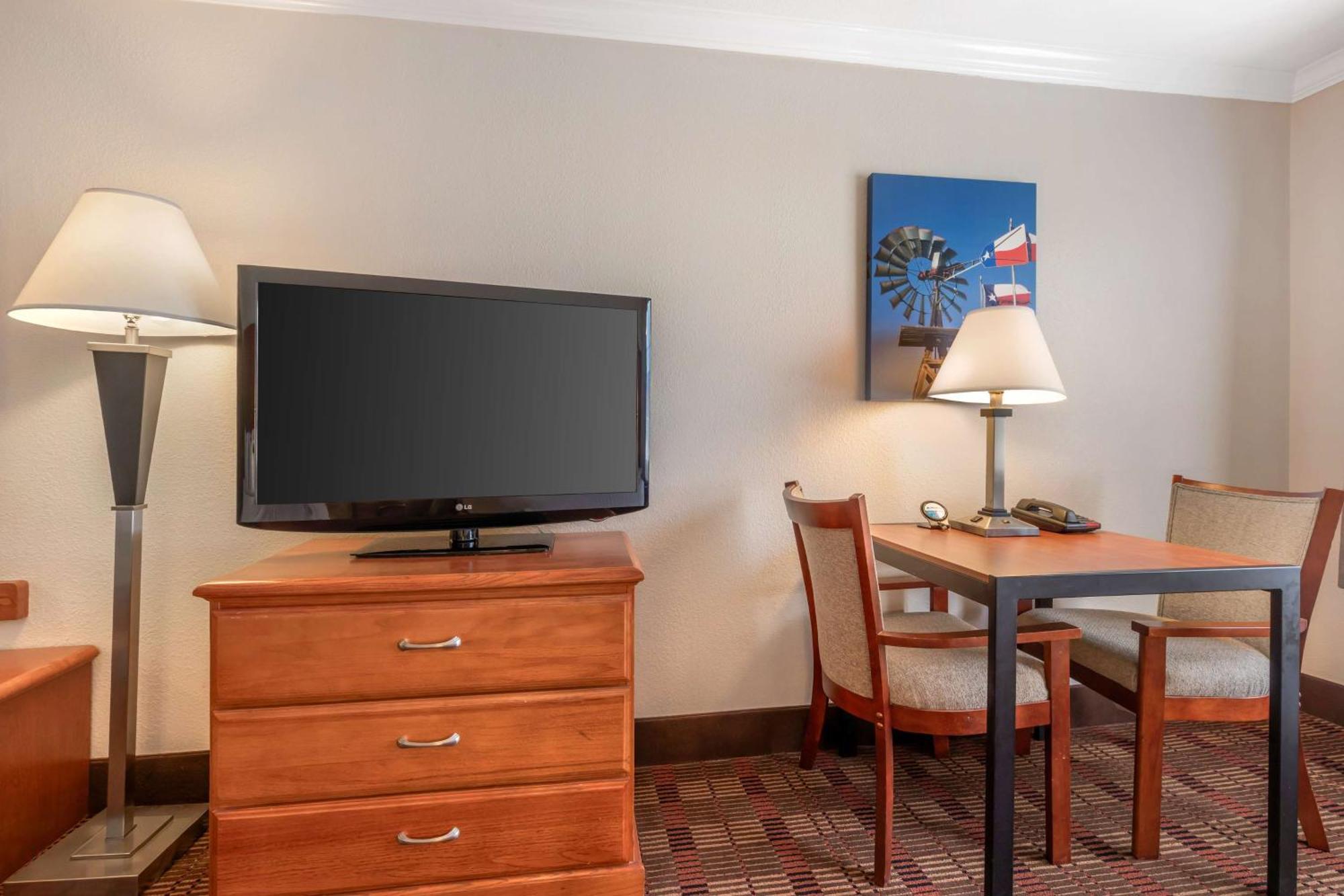 Western Club House & Hotel 3*